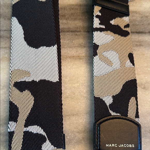 MARC JACOBS CAMO INSPIRED CROSSBODY STRAP-NWOT - Picture 4 of 4